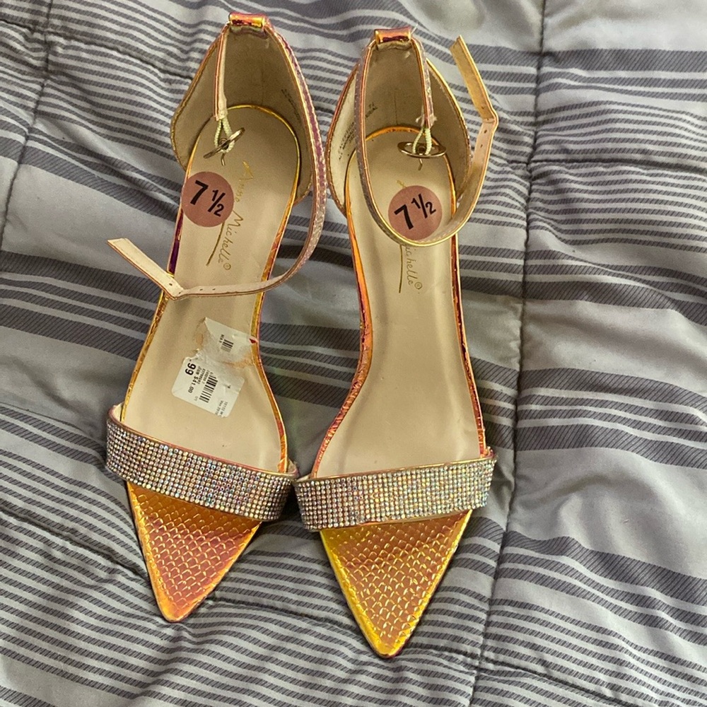 Nice stiletto size 7 cute lime greenish pink, silver  perfect match💚💗